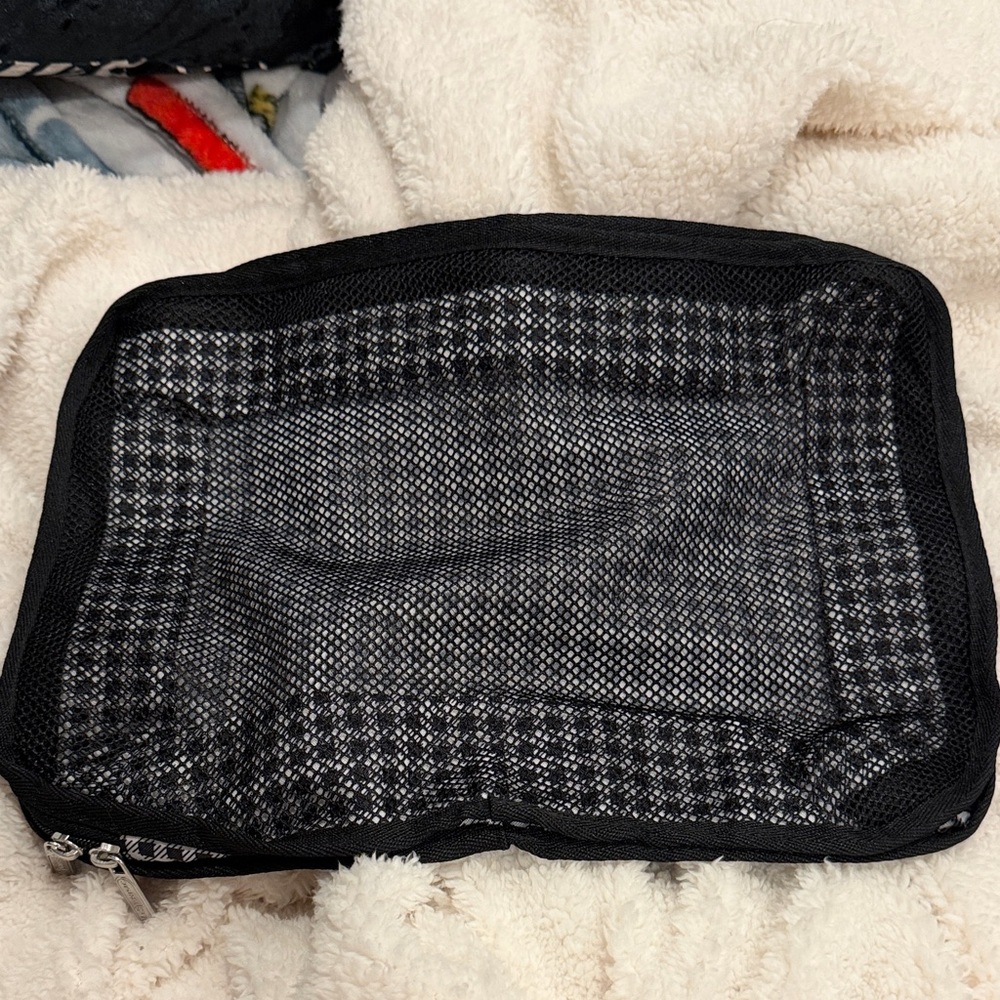 Lesportsac medium packing cube with gingham pattern